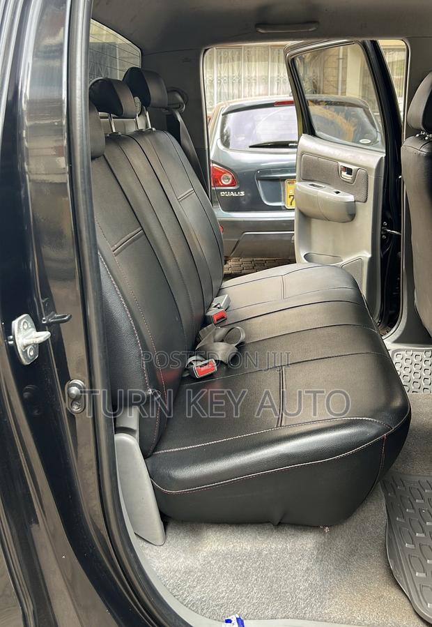 Toyota Hilux 2011 Black