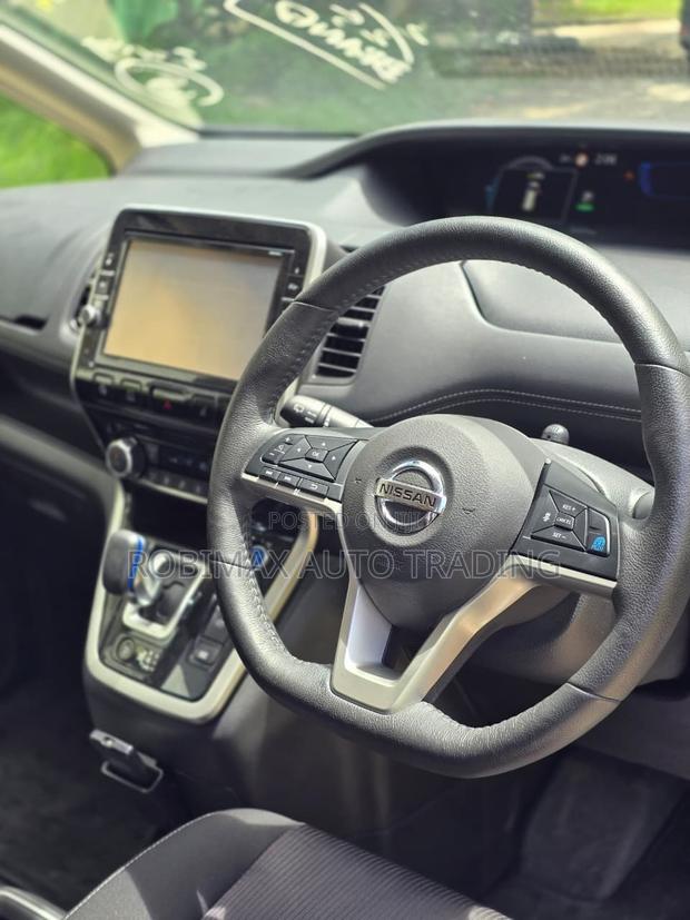 Nissan Serena 2019 White