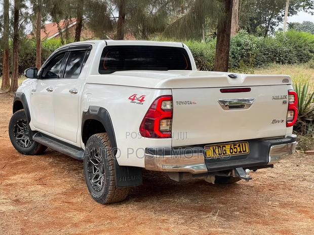 Toyota Hilux 2015 White