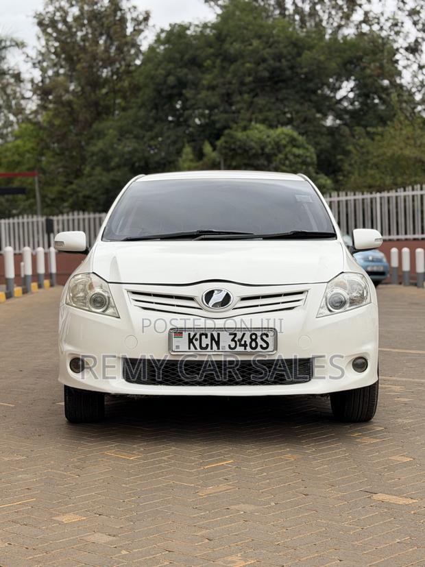 Toyota Auris 2010 White