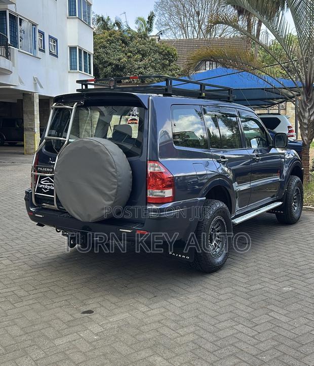 Mitsubishi Pajero 2004 Gray