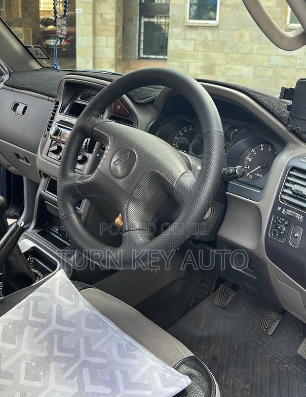 Mitsubishi Pajero 2004 Gray