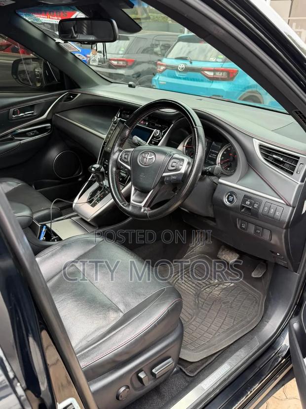 Toyota Harrier 2.0 2018 Black