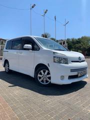 Toyota Voxy 2010 White for sale