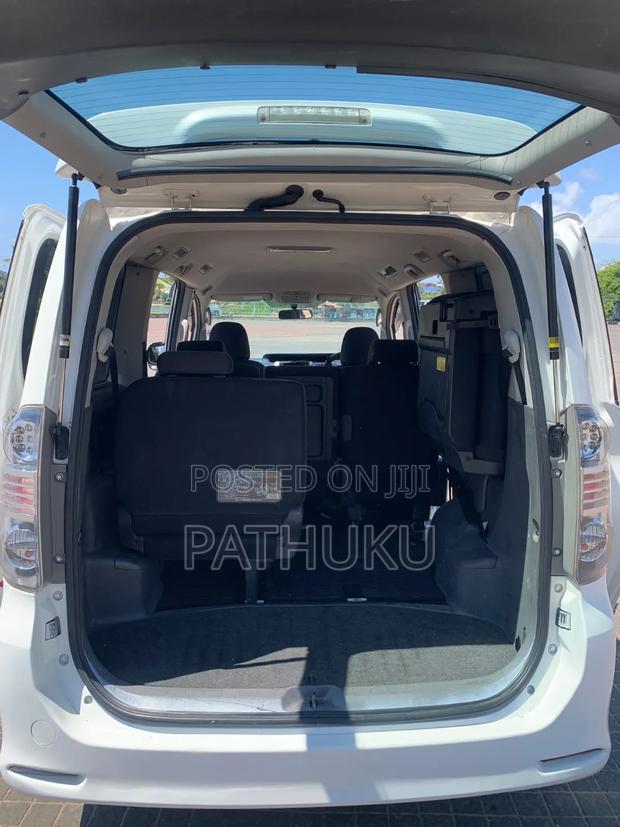 Toyota Voxy 2010 White