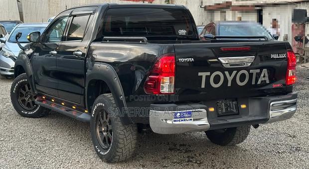 Toyota Hilux 2018 Black