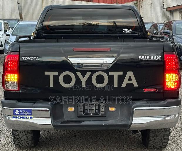 Toyota Hilux 2018 Black