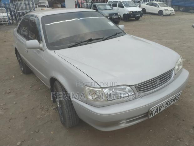 Toyota Corolla 1999 Silver