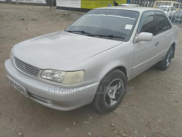 Toyota Corolla 1999 Silver