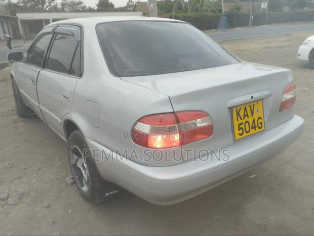 Toyota Corolla 1999 Silver