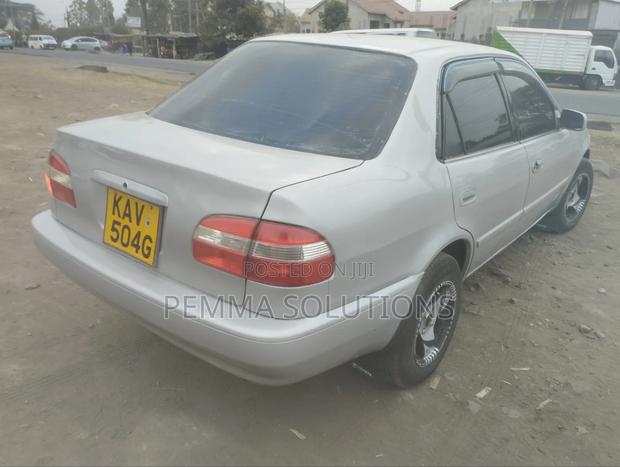 Toyota Corolla 1999 Silver