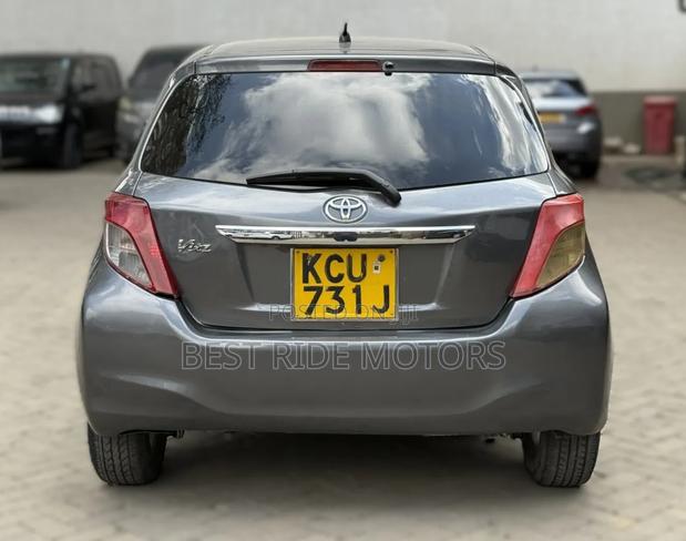 Toyota Vitz 1.0 FWD 5dr 2013 Gray