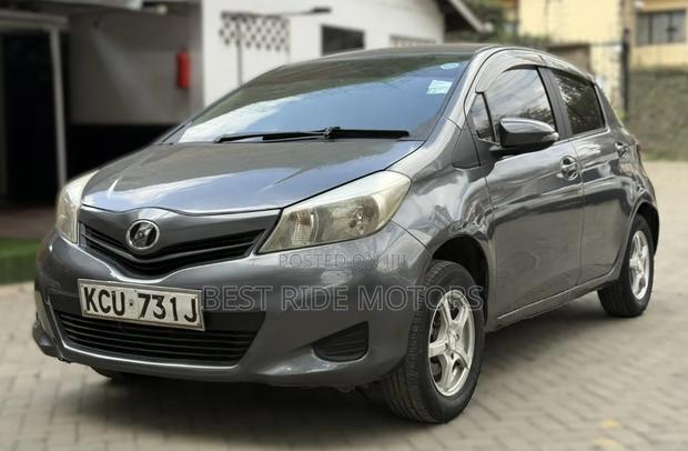 Toyota Vitz 1.0 FWD 5dr 2013 Gray