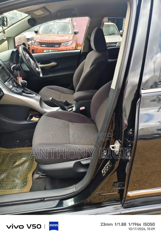Toyota Auris 2012 Black