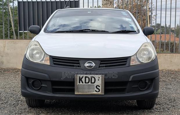 Nissan Advan 2014 White