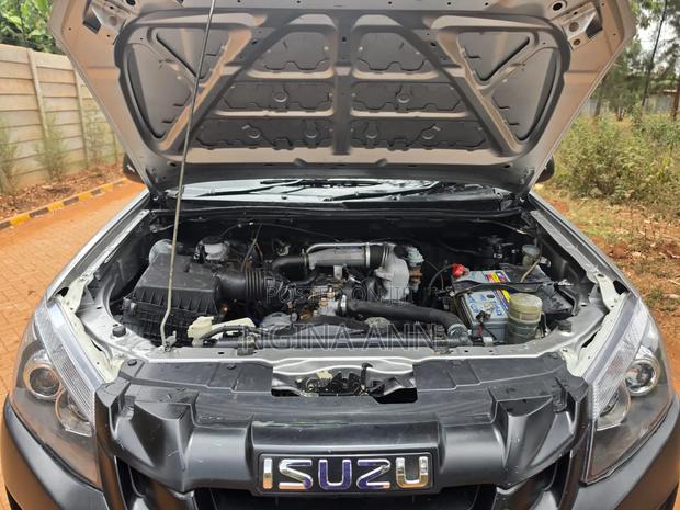 Isuzu D-MAX 2015 Silver