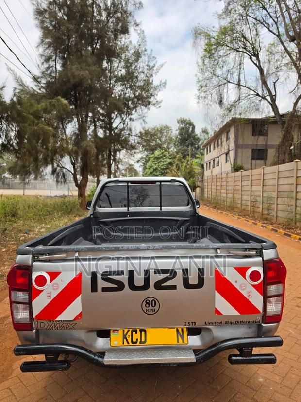 Isuzu D-MAX 2015 Silver