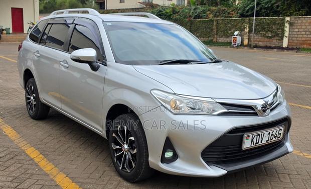 Toyota Corolla Fielder 2019 Silver