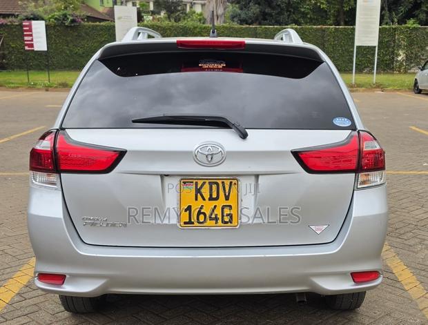 Toyota Corolla Fielder 2019 Silver