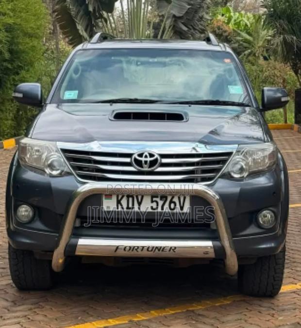 Toyota Fortuner 2.5 D AWD 2013 Gray