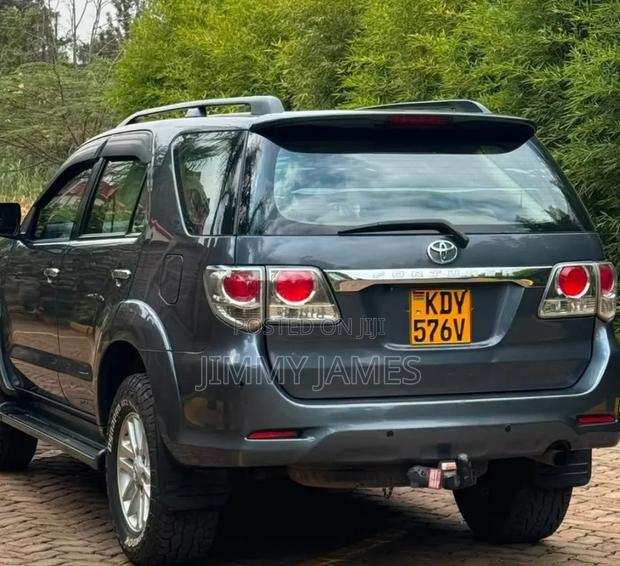 Toyota Fortuner 2.5 D AWD 2013 Gray