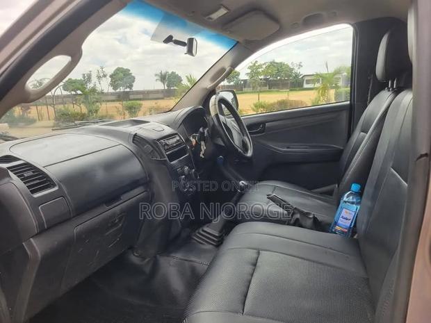Isuzu D-MAX 2016 Gold
