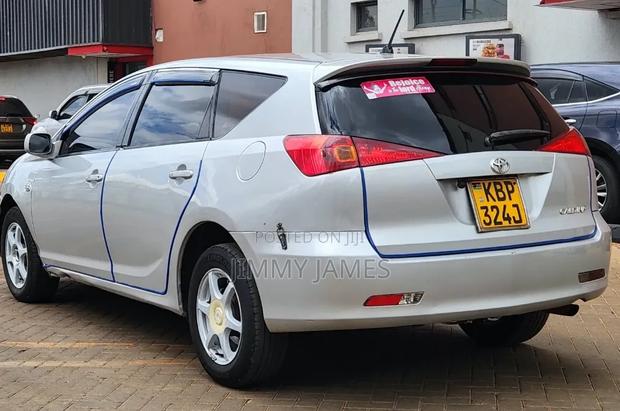 Toyota Caldina 2005 Silver