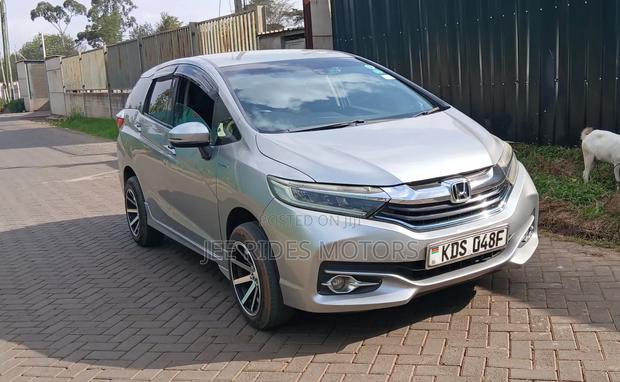 Honda Fit Shuttle 2017 Silver