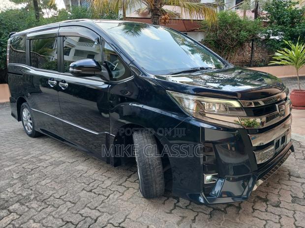 Toyota Noah 2.0 AWD (8 Seater) 2019 Blue