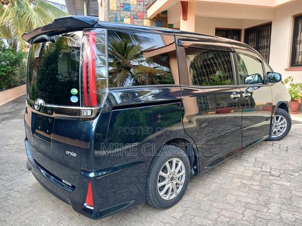 Toyota Noah 2.0 AWD (8 Seater) 2019 Blue