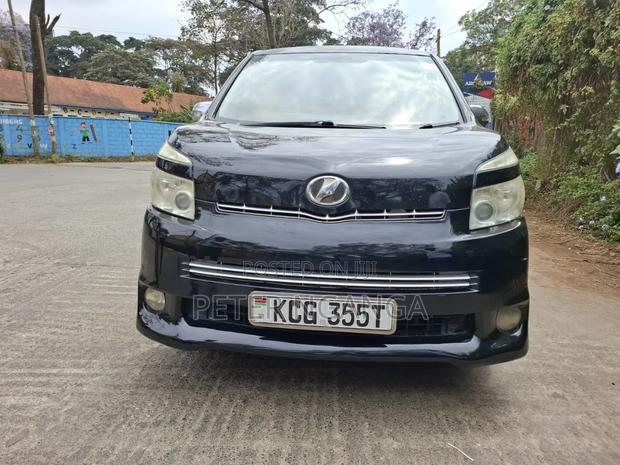 Toyota Voxy X 2WD 8-Seater 2009 Matt Black