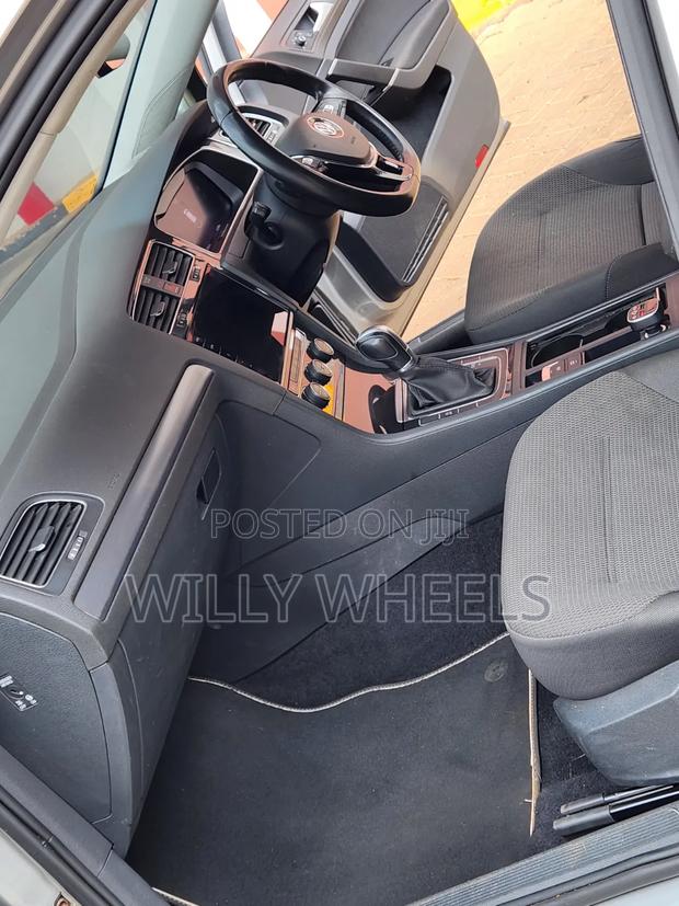 Volkswagen Golf 2018 Silver