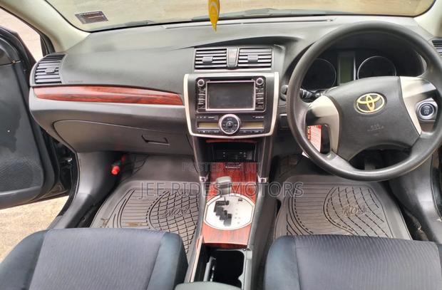 Toyota Premio 2011 Purple
