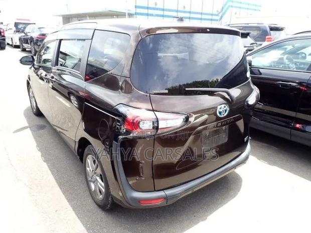 Toyota Sienta 2019 Brown