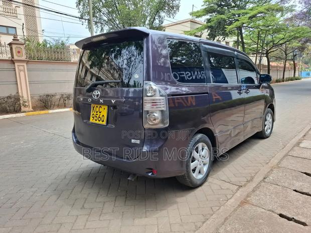Toyota Voxy 2009 Purple