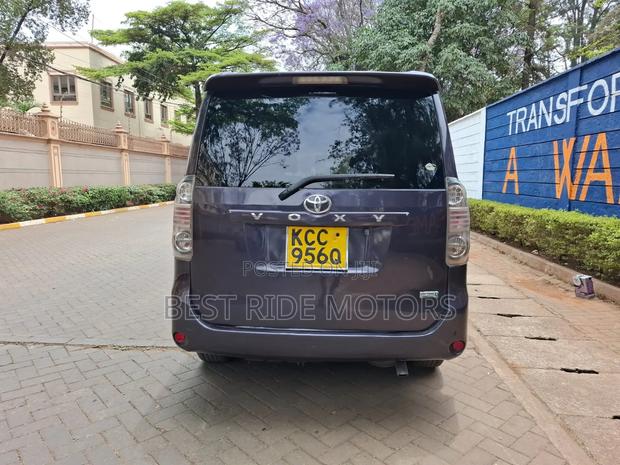 Toyota Voxy 2009 Purple