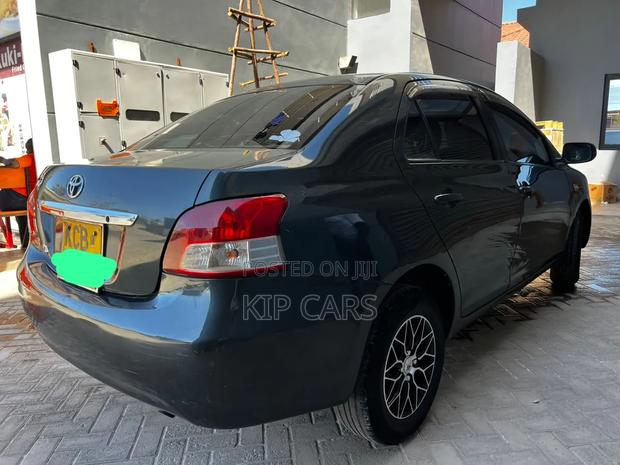 Toyota Belta 2007 Gray