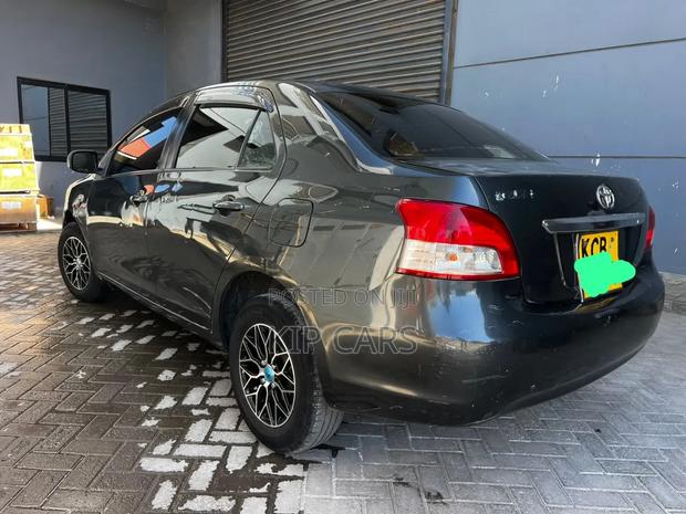 Toyota Belta 2007 Gray