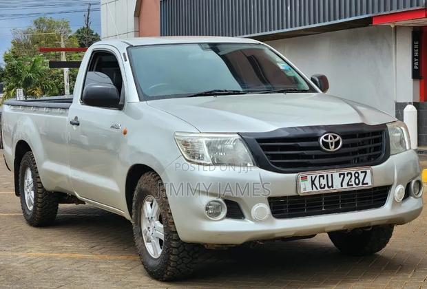 Toyota Hilux 2012 Silver
