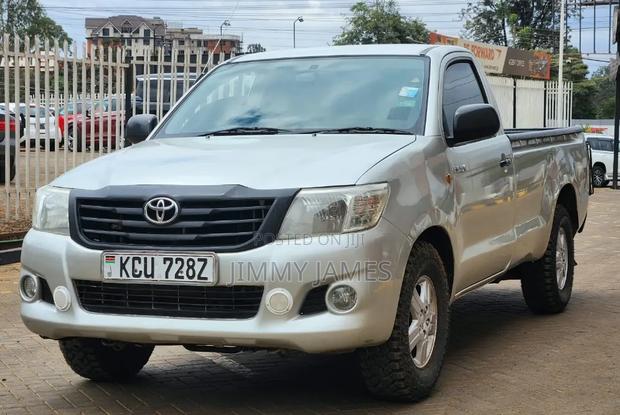 Toyota Hilux 2012 Silver