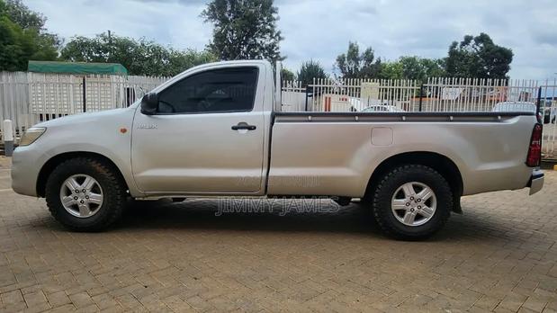 Toyota Hilux 2012 Silver
