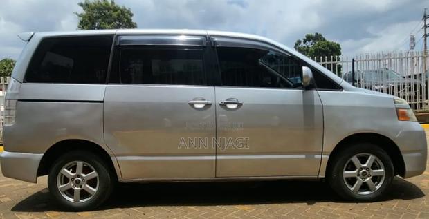 Toyota Voxy 2006 Silver