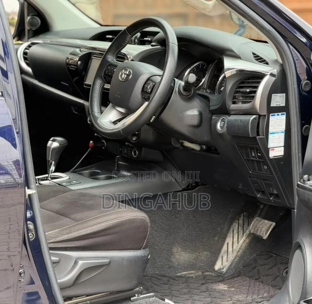 Toyota Hilux 2021 Blue