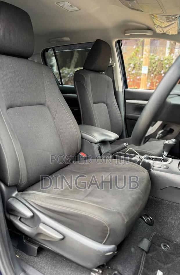 Toyota Hilux 2021 Blue