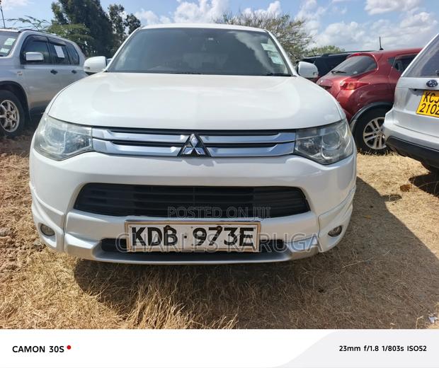 Mitsubishi Outlander 2013 White