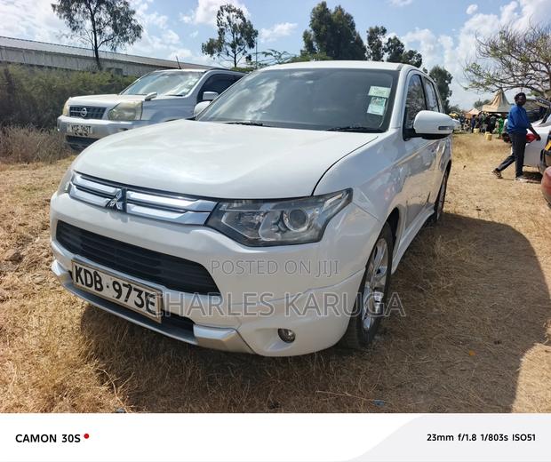 Mitsubishi Outlander 2013 White