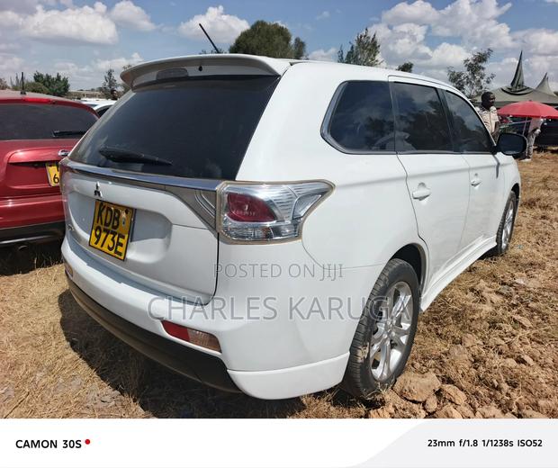 Mitsubishi Outlander 2013 White