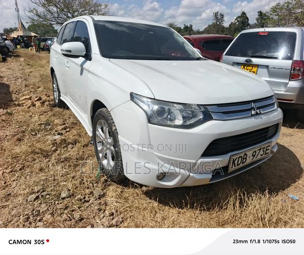 Mitsubishi Outlander 2013 White