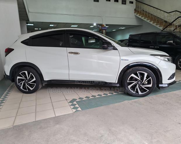 Honda Vezel 2019 White