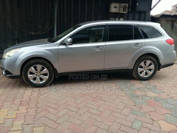 Subaru Outback 2.5i 2011 Silver